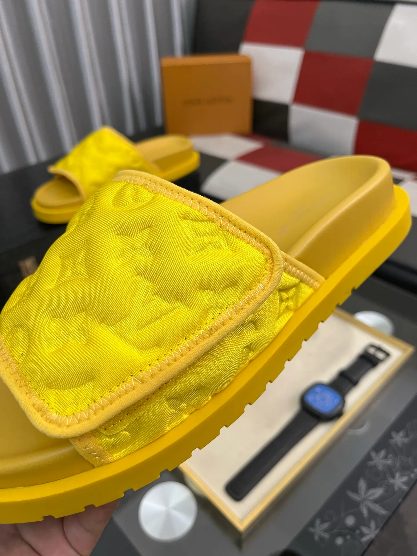 Men's men's shoes💰320⌚️⌚️[Louis Vuitton LV slippers] (high-end cowhide) counter 1:1 fashion style summer must-have! The designer used LV’s iconic outsole. The original simple slippers instantly become fashionable! The upper is made of flexible special cowhide leather straps alternately, and the workmanship is exquisite! A must-have for stylish men in summer, size 38-44